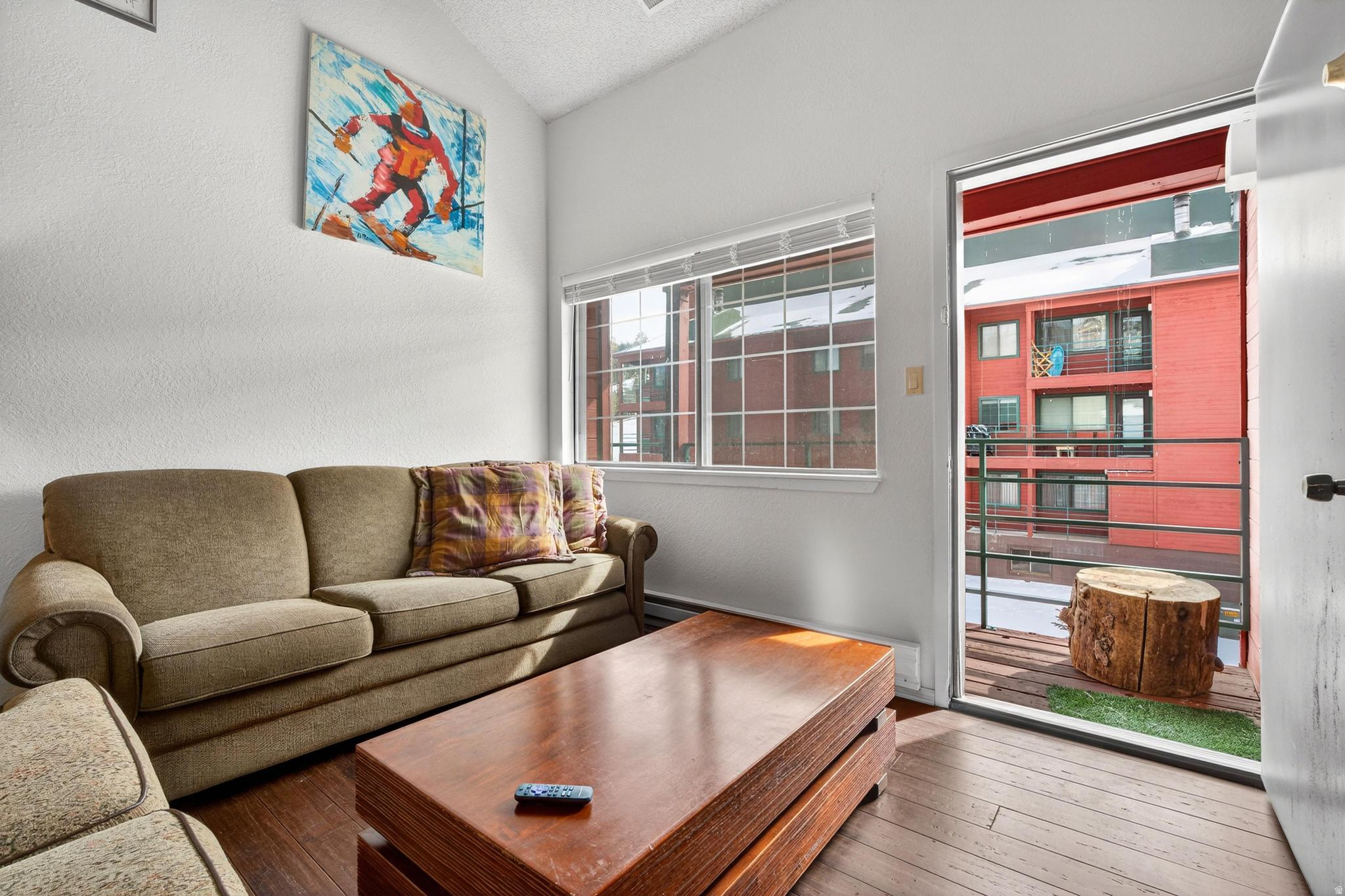 GIANT STEPS CONDO - Residential