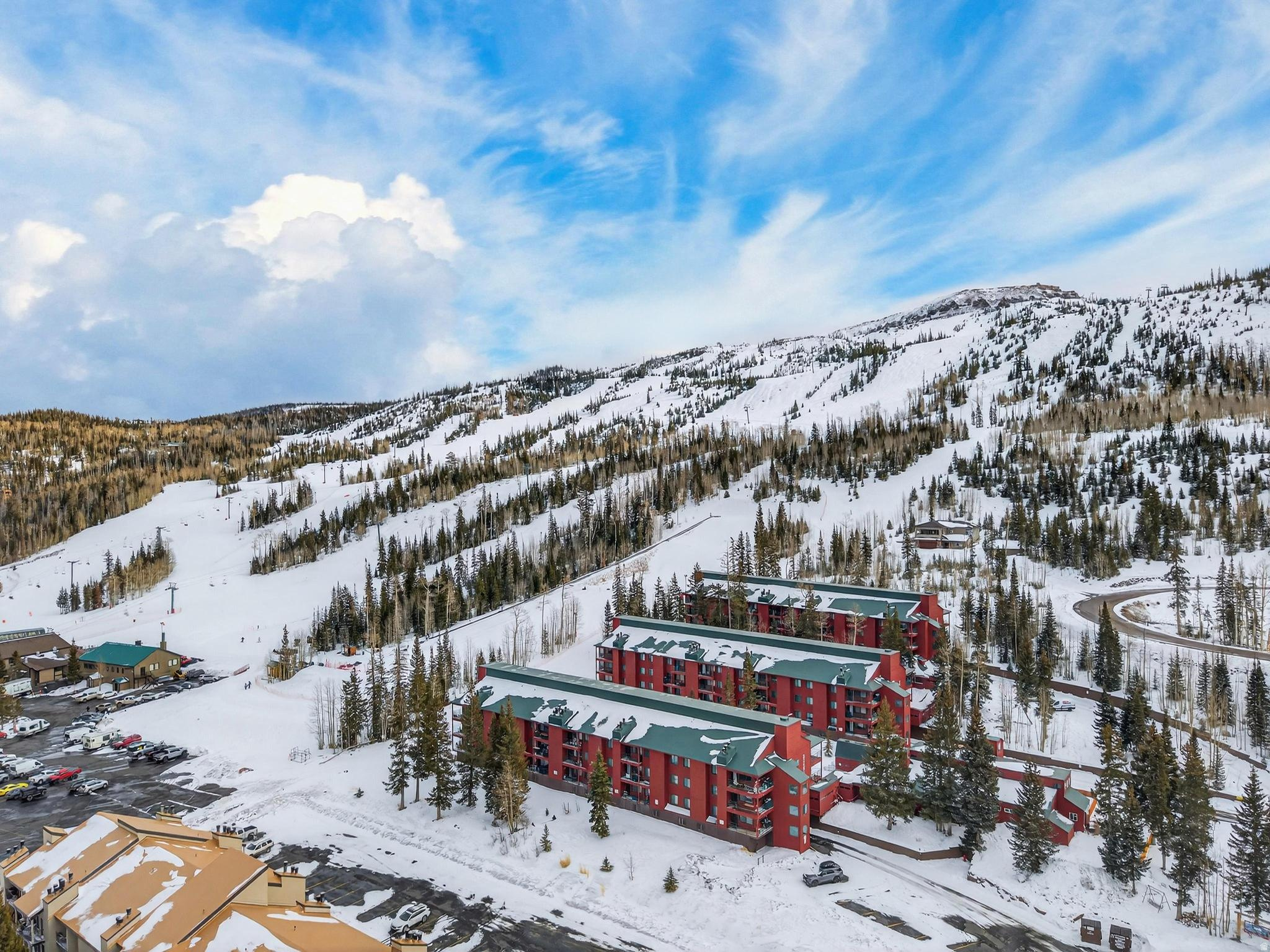 GIANT STEPS CONDO - Residential