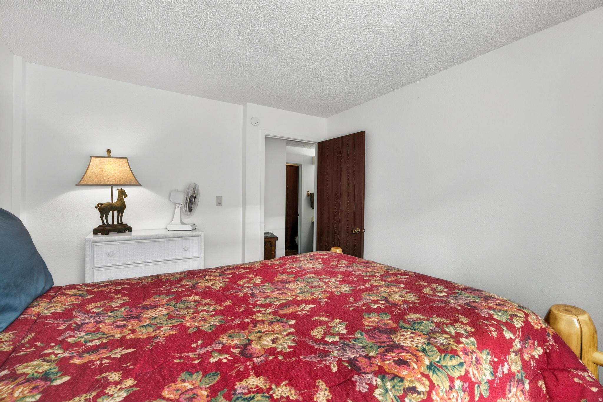 GIANT STEPS CONDO - Residential