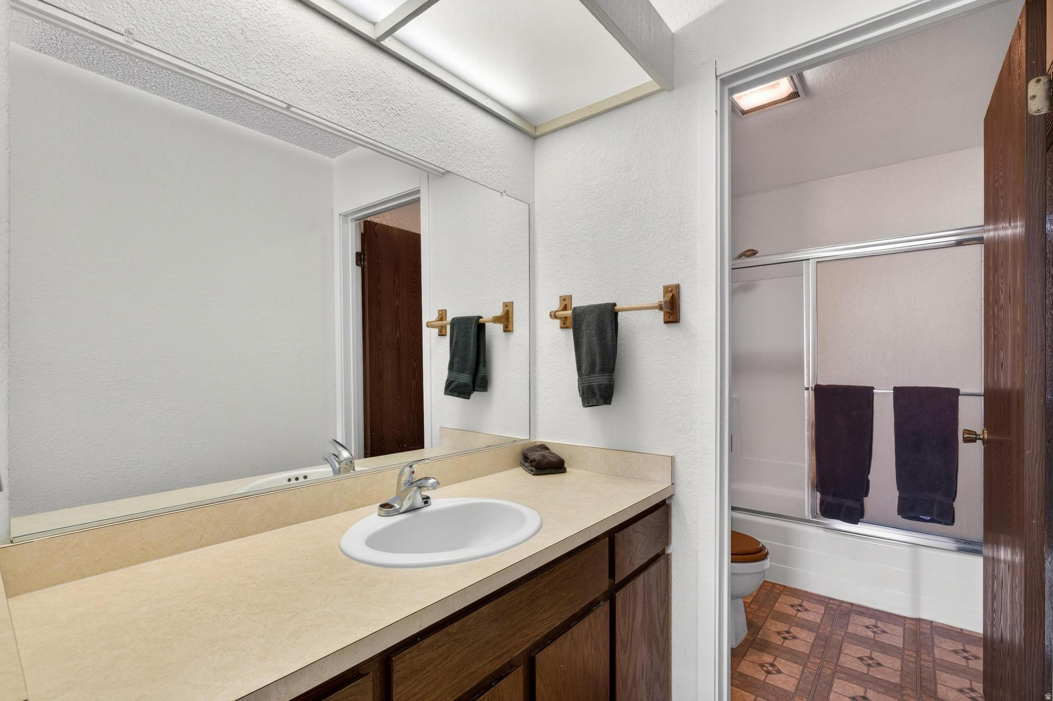 GIANT STEPS CONDO - Residential