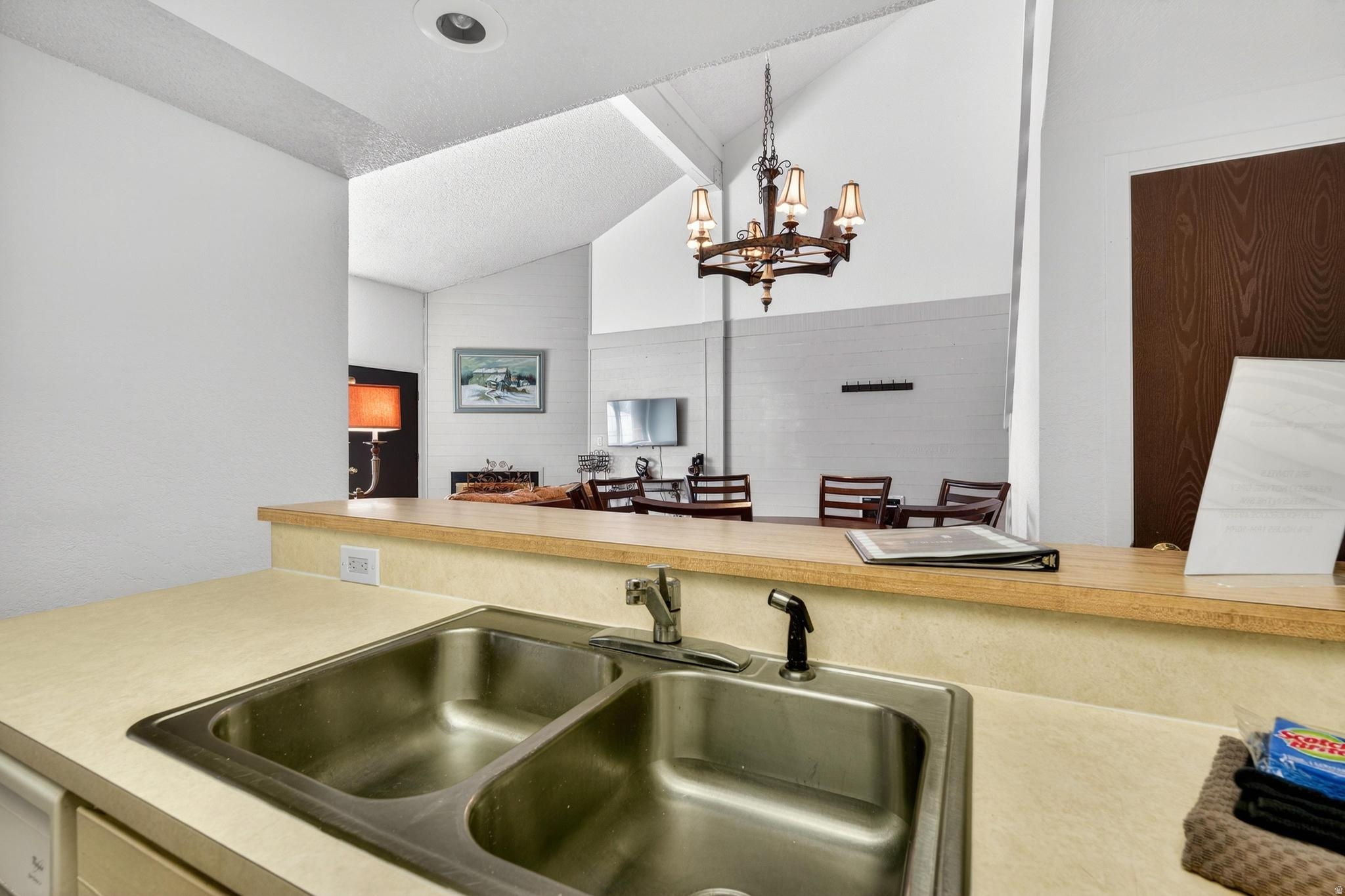 GIANT STEPS CONDO - Residential