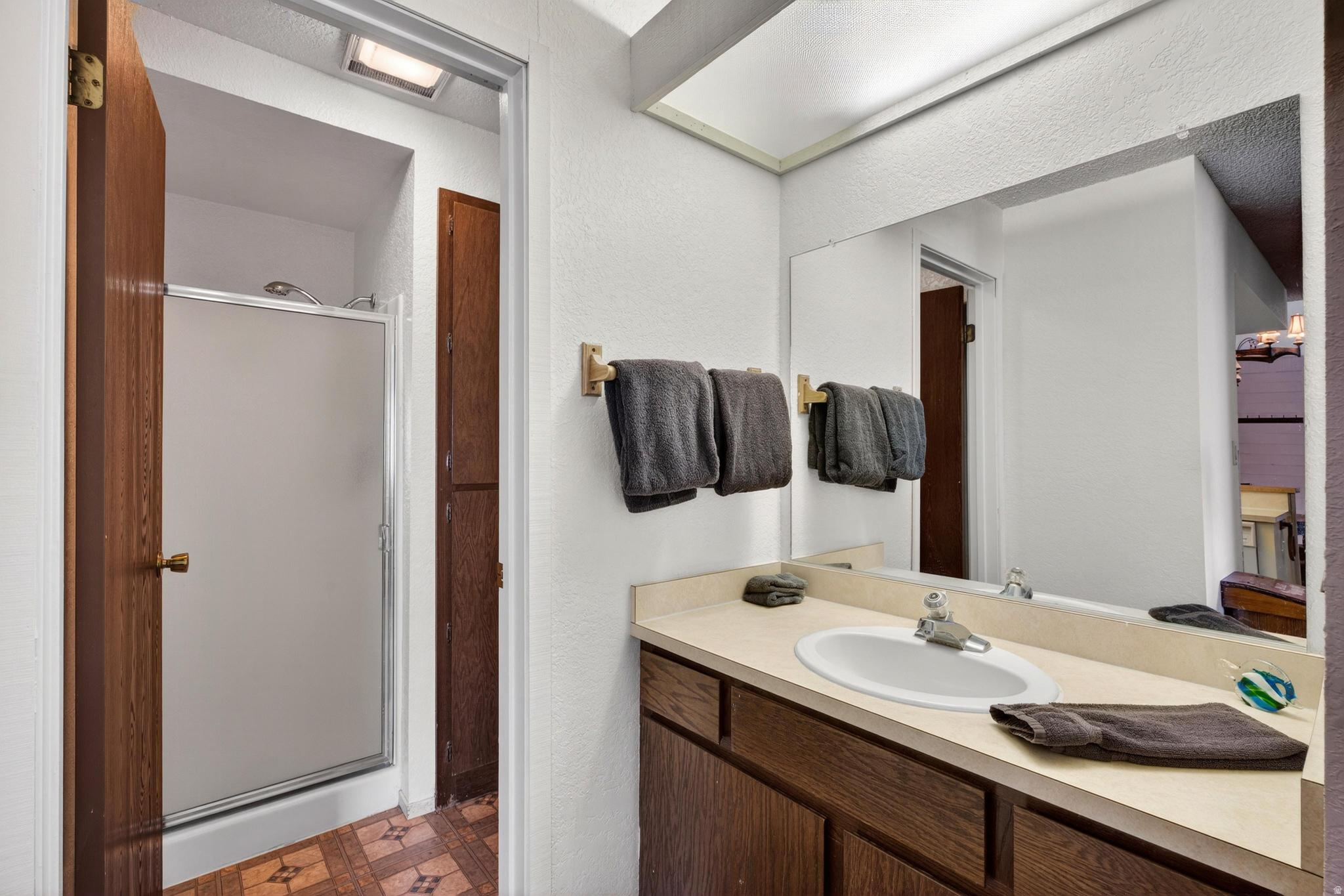 GIANT STEPS CONDO - Residential