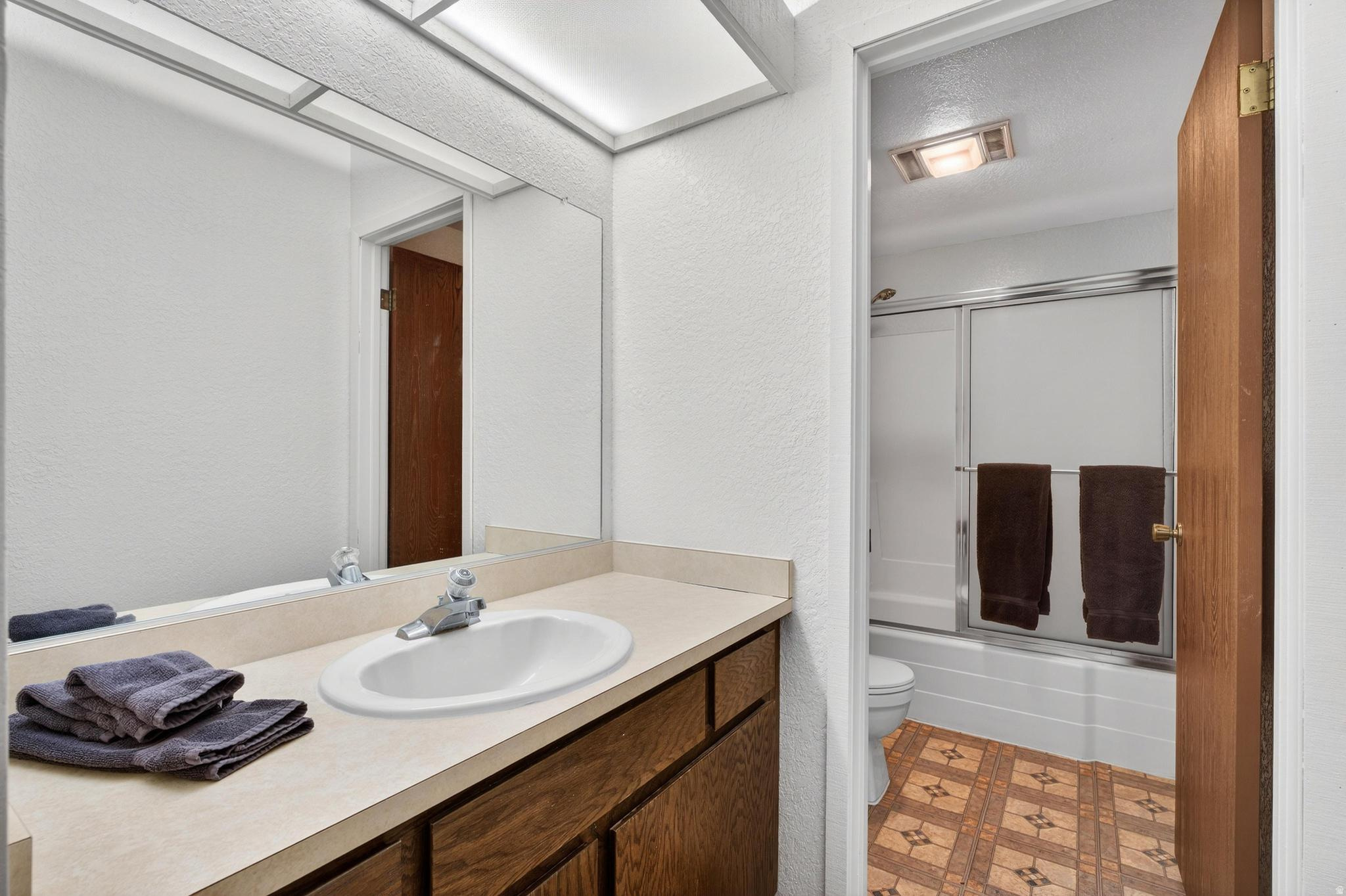 GIANT STEPS CONDO - Residential