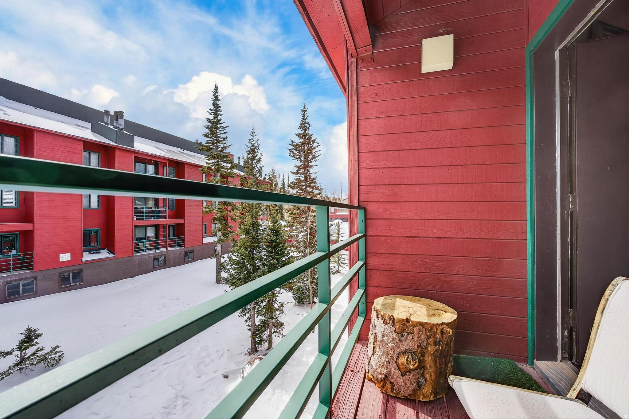 GIANT STEPS CONDO - Residential