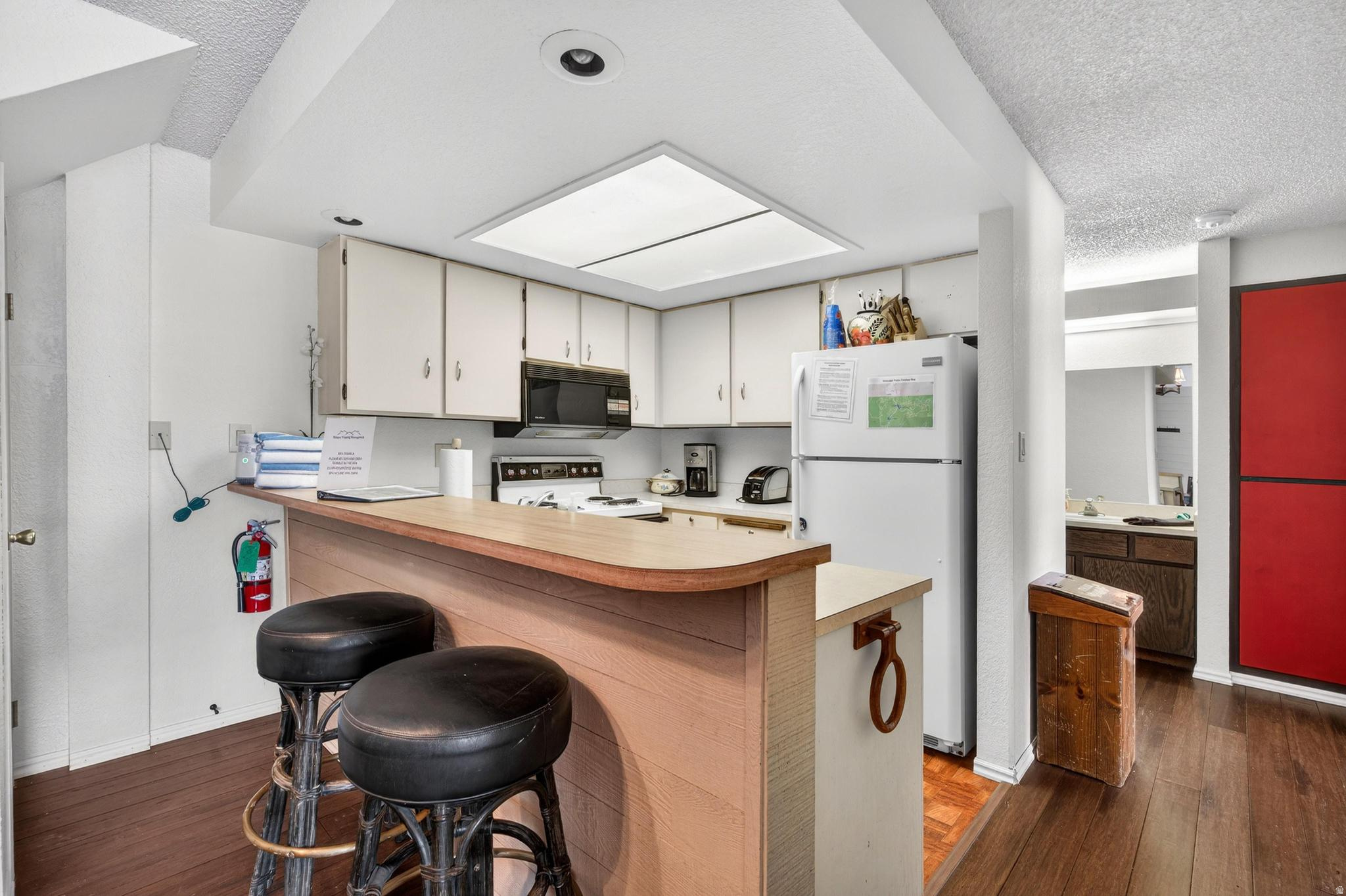 GIANT STEPS CONDO - Residential