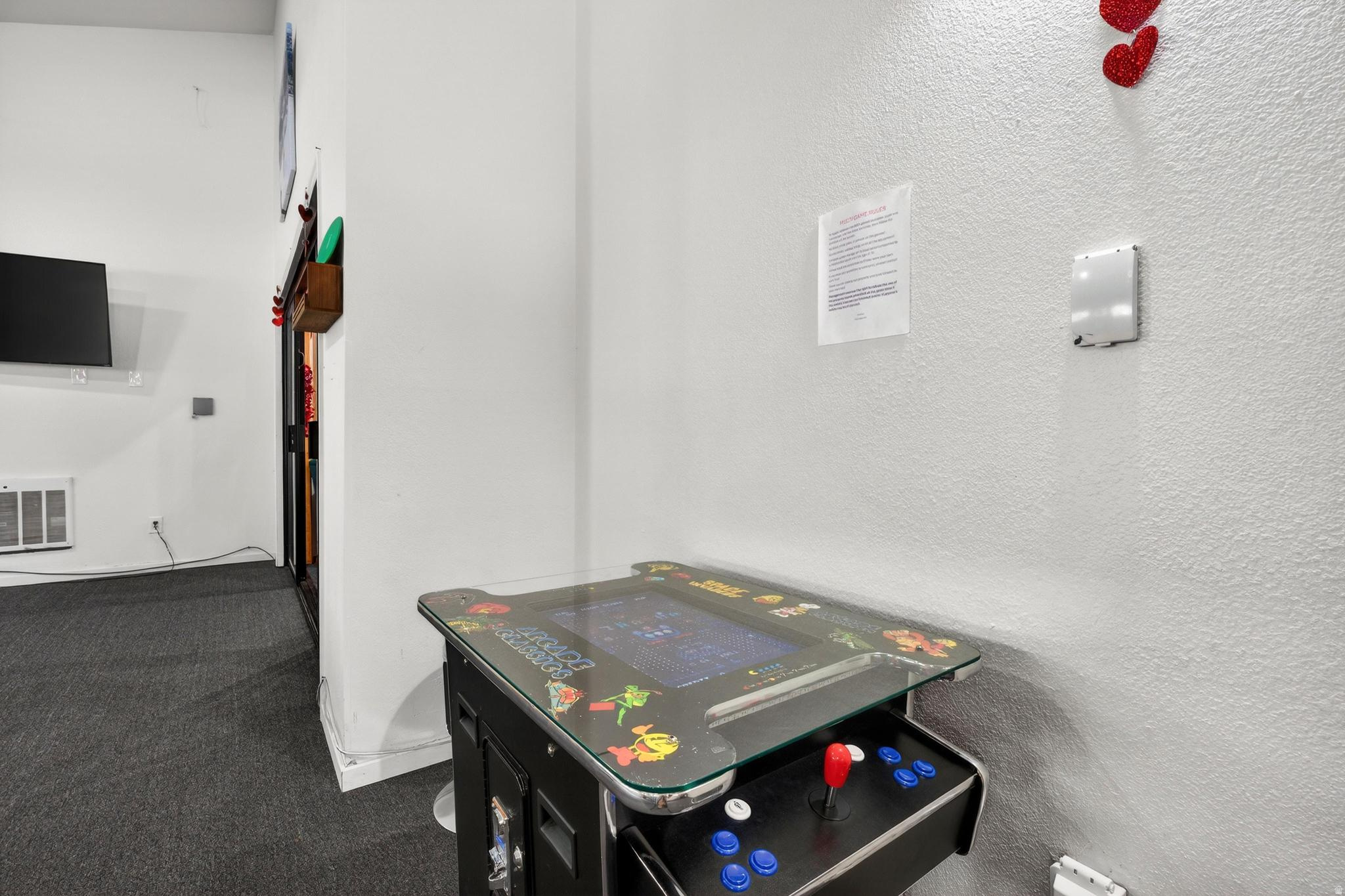 GIANT STEPS CONDO - Residential