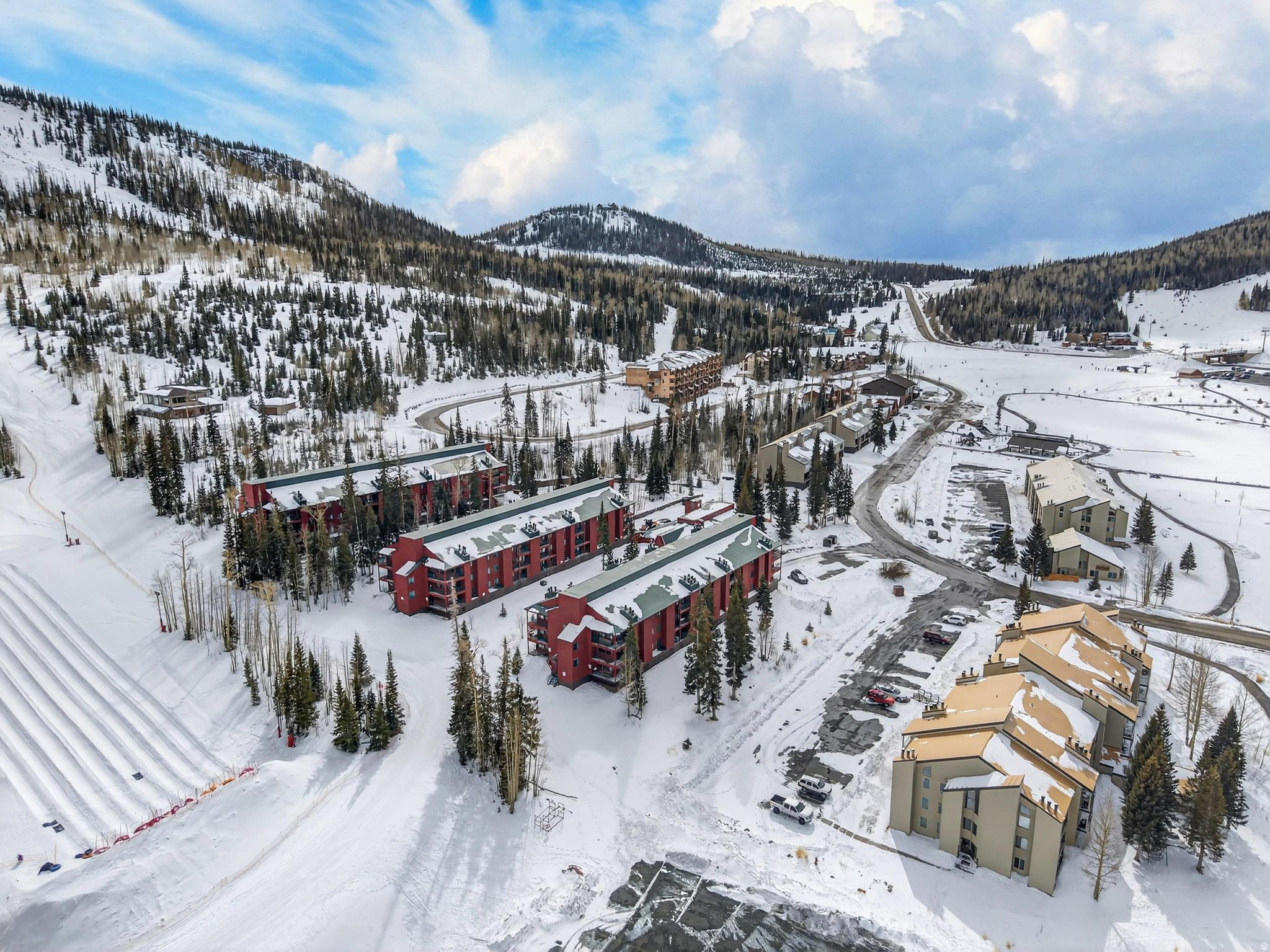 GIANT STEPS CONDO - Residential