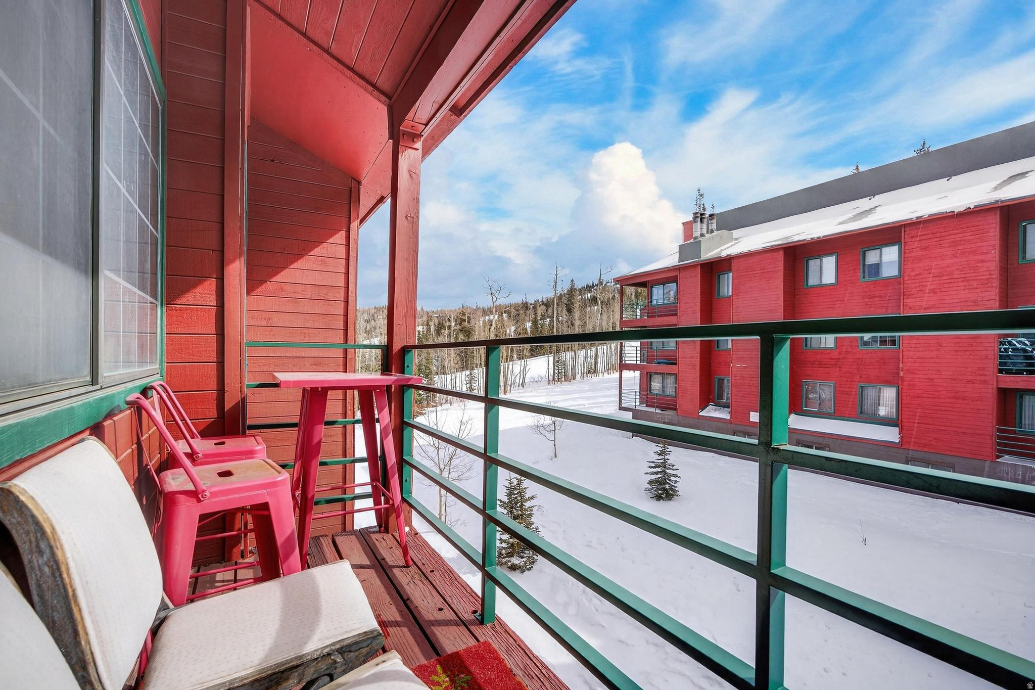 GIANT STEPS CONDO - Residential