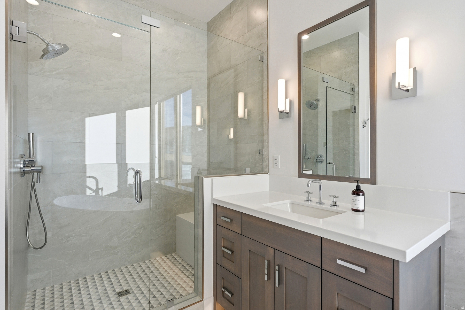 CLUBHOUSE VILLAS - Residential