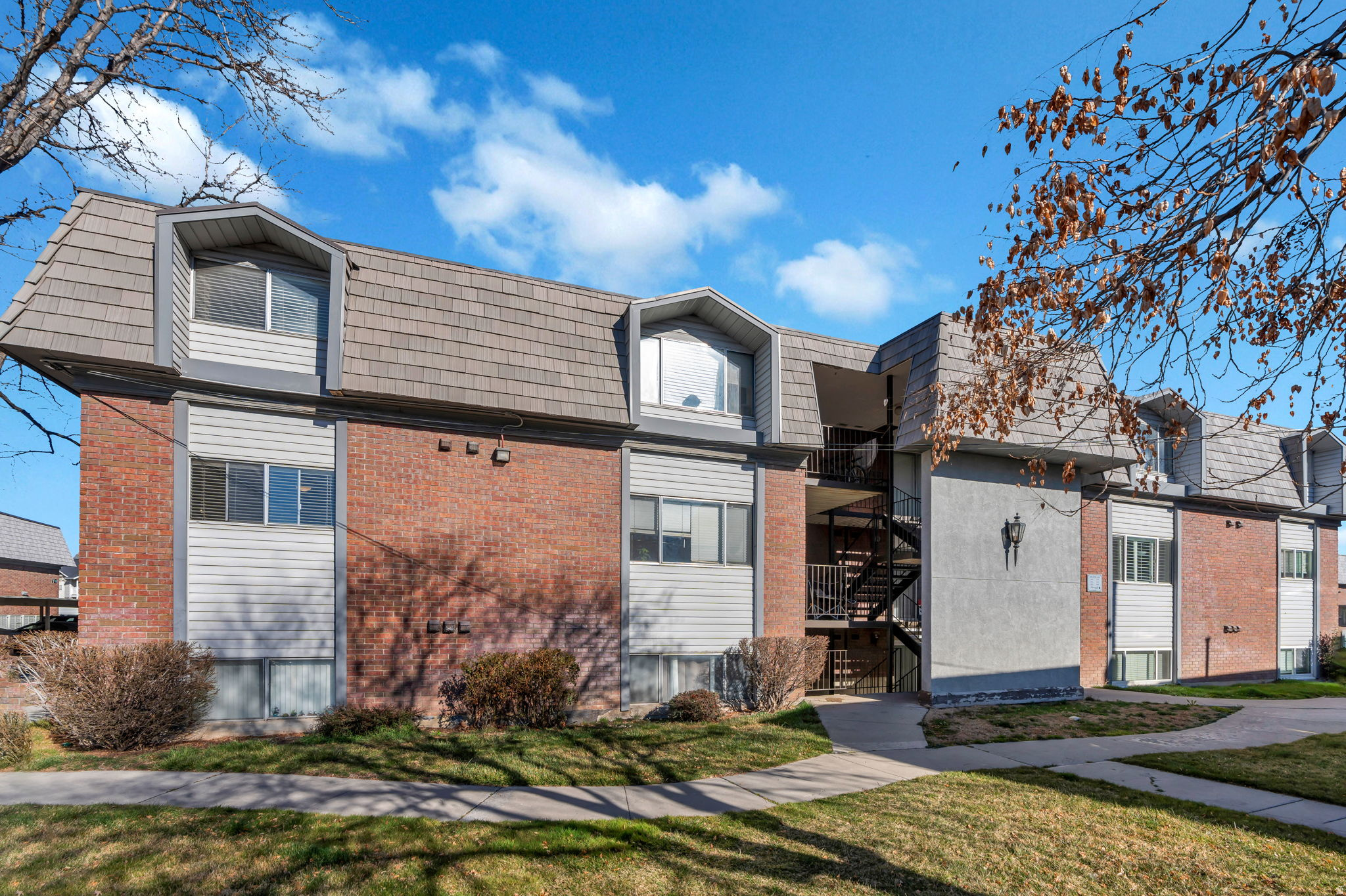 WILLOWBROOK HILL CONDOS - Residential