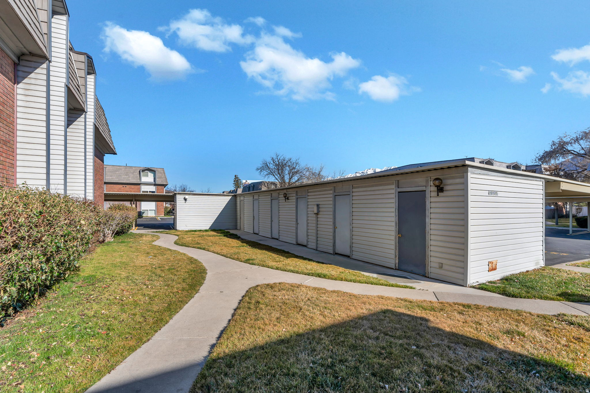 WILLOWBROOK HILL CONDOS - Residential