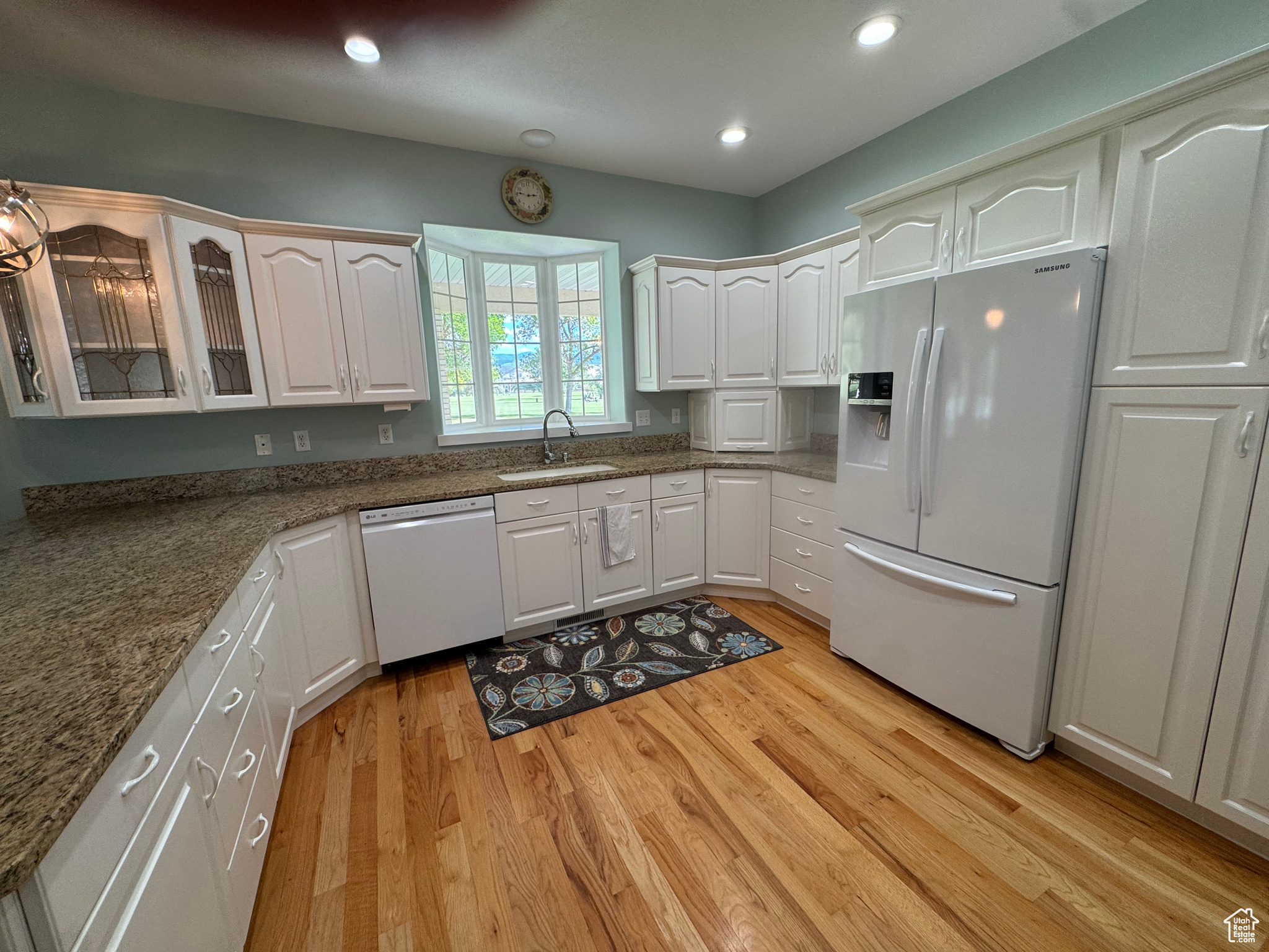 COUNTRY CLUB ESTATES - Residential