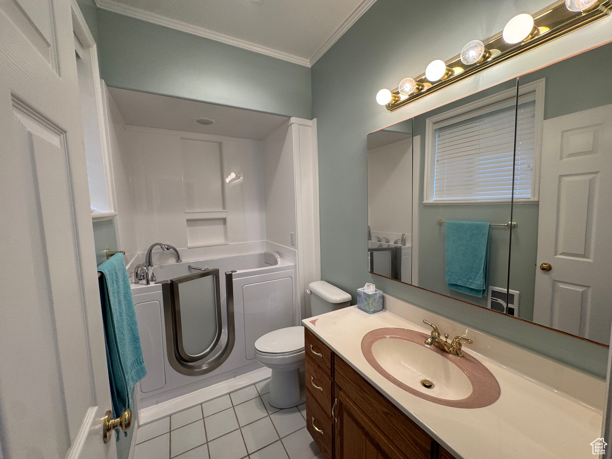 COUNTRY CLUB ESTATES - Residential