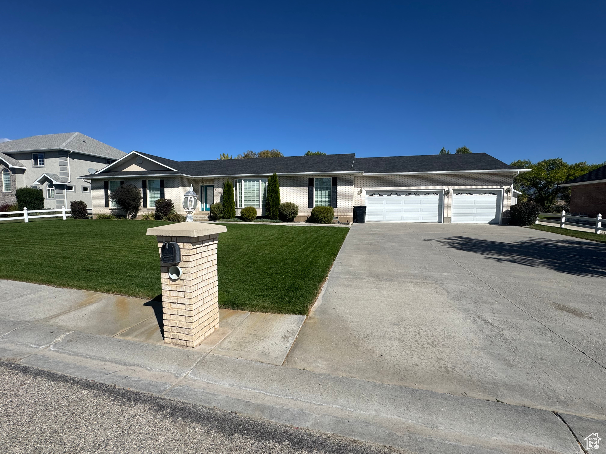 COUNTRY CLUB ESTATES - Residential