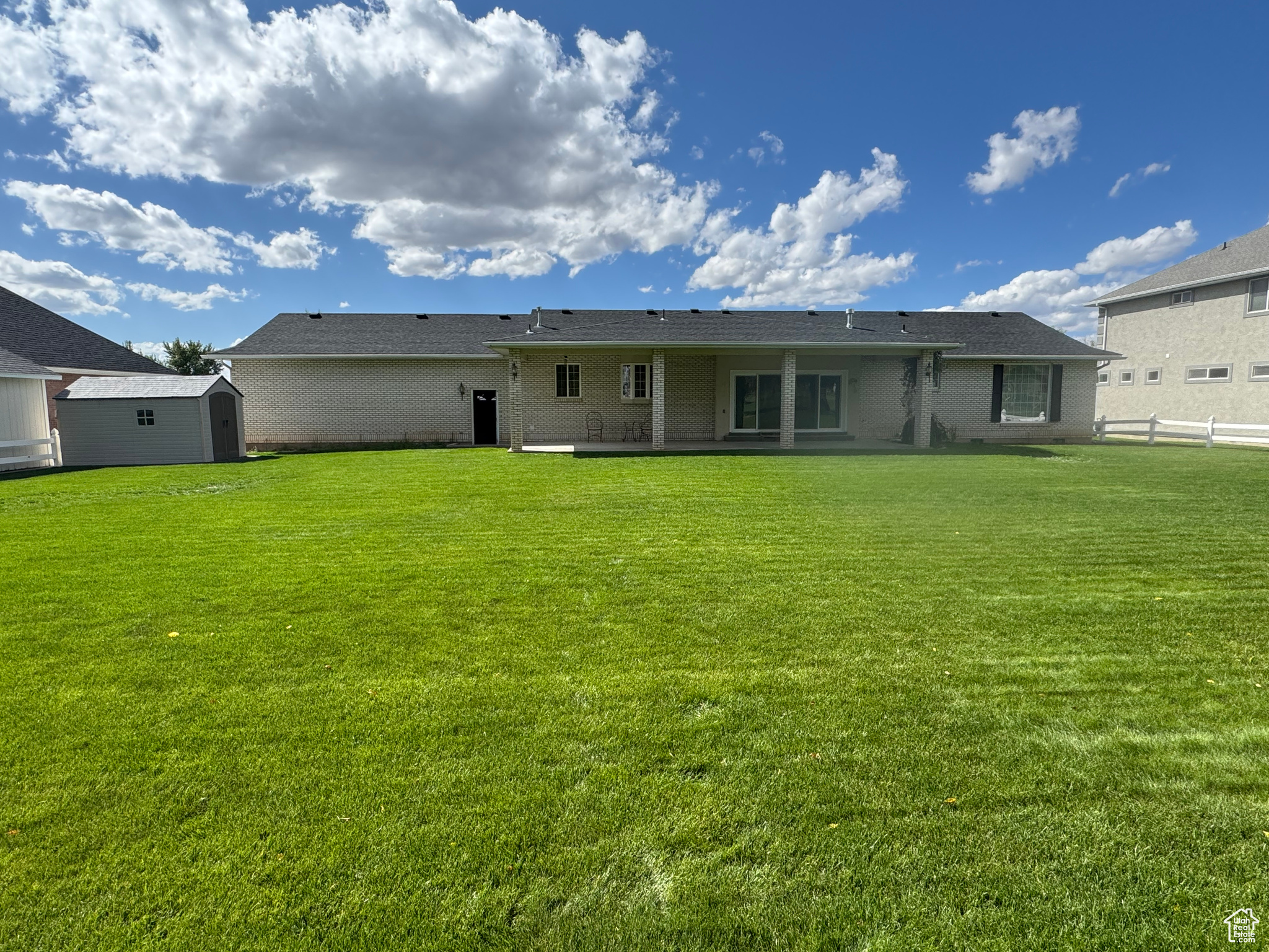 COUNTRY CLUB ESTATES - Residential