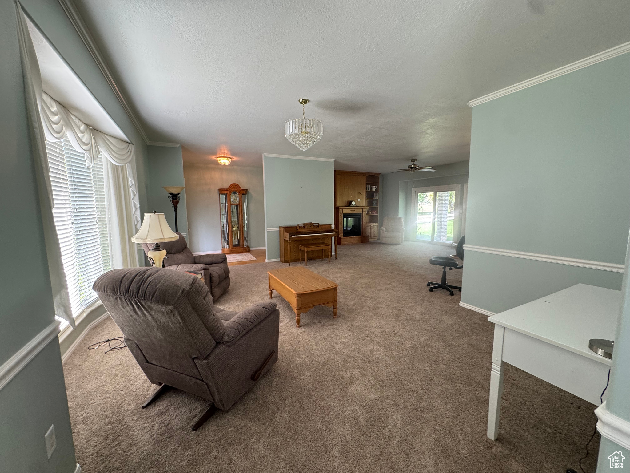 COUNTRY CLUB ESTATES - Residential