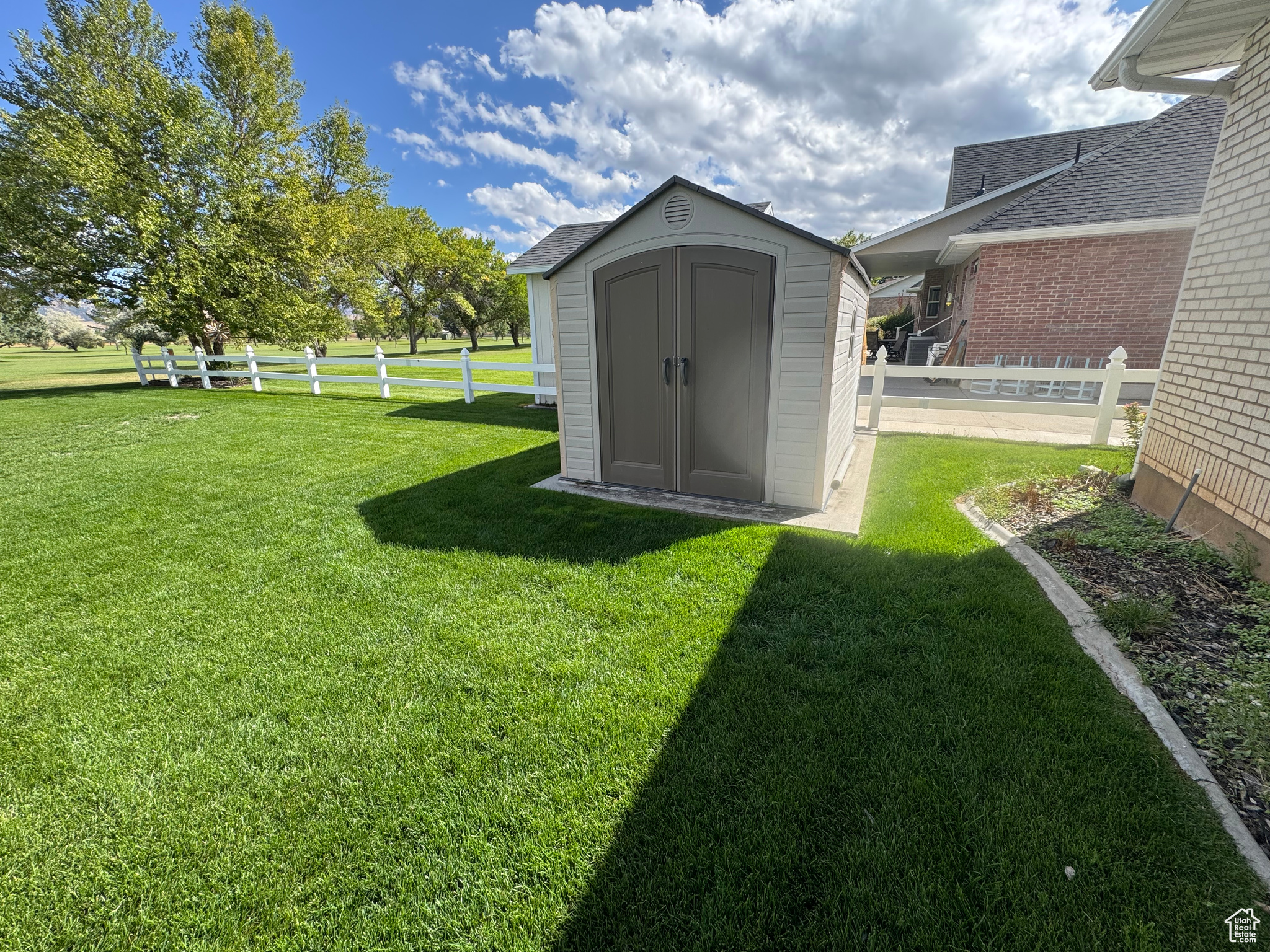 COUNTRY CLUB ESTATES - Residential