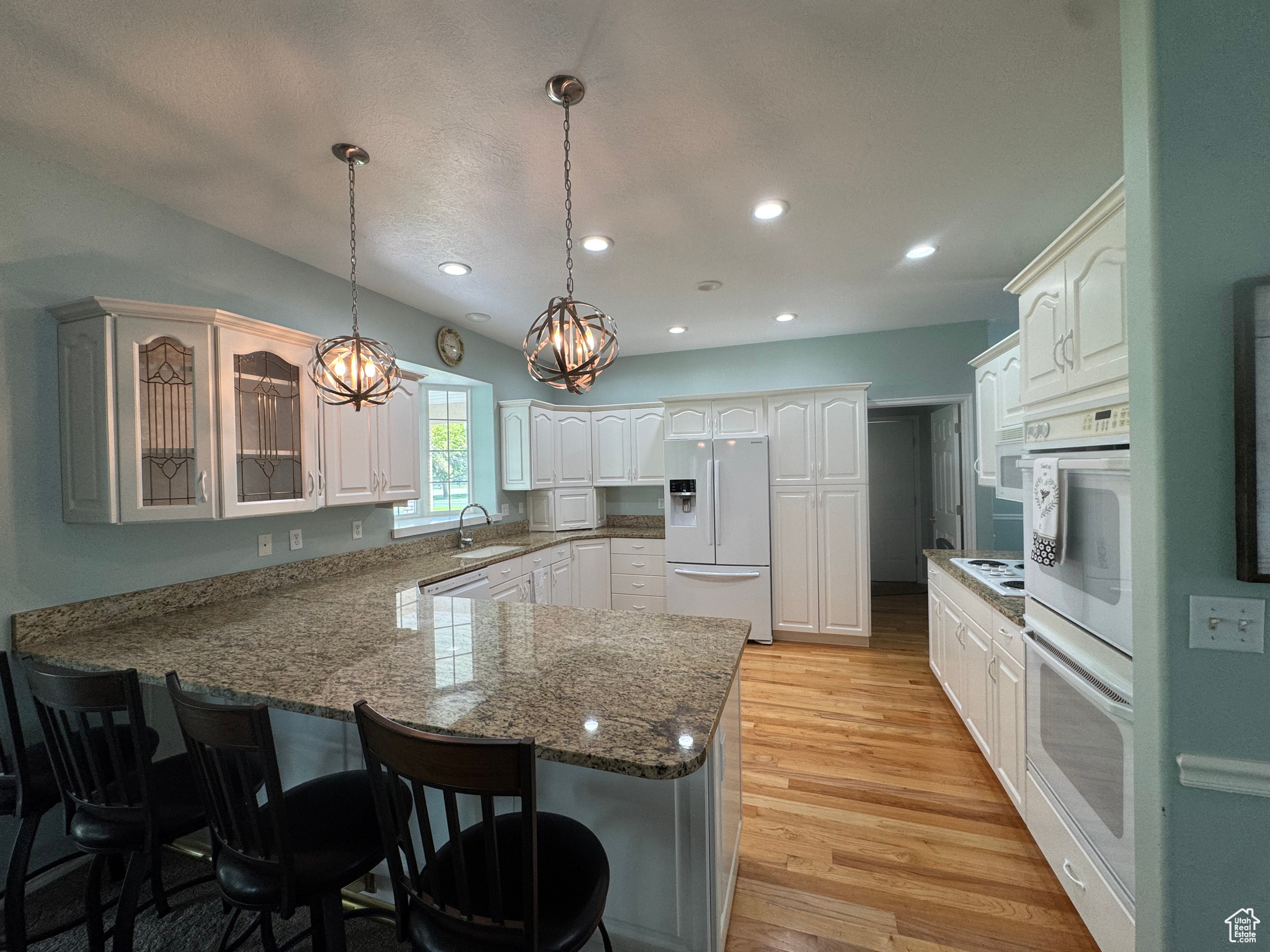 COUNTRY CLUB ESTATES - Residential