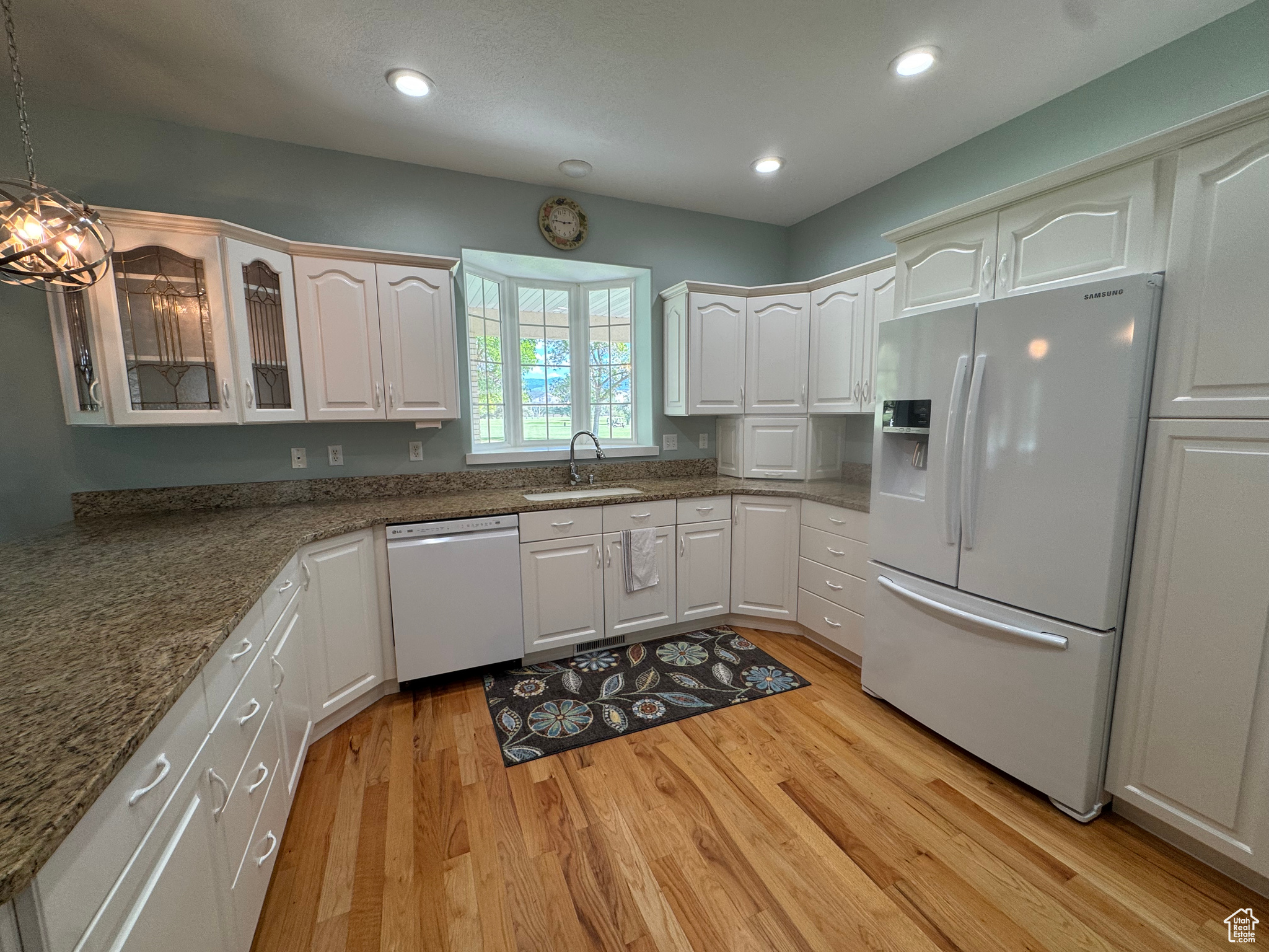 COUNTRY CLUB ESTATES - Residential