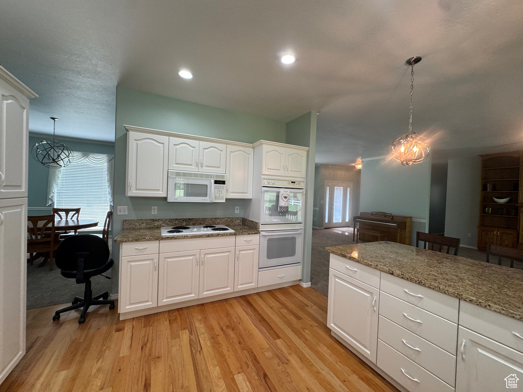 COUNTRY CLUB ESTATES - Residential