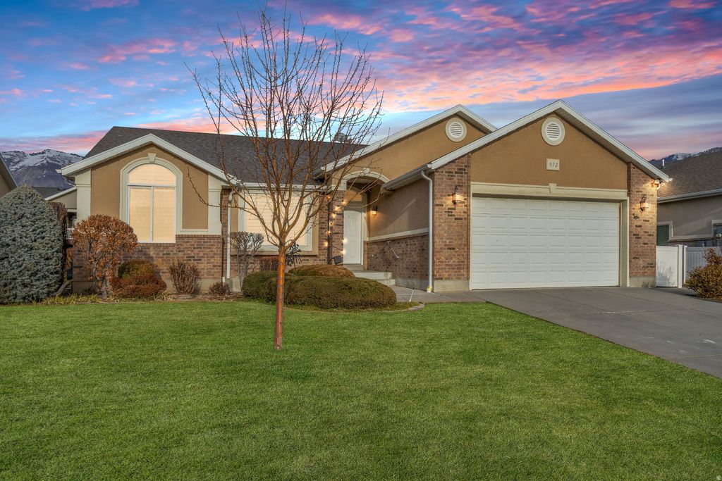 Photo of 572 E 2250 N, North Ogden, UT 84414 (MLS # 2140834)