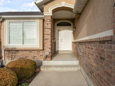 Tiny photo for 572 E 2250 N, North Ogden, UT 84414 (MLS # 2140834)
