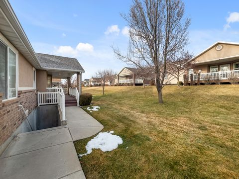 Tiny photo for 572 E 2250 N, North Ogden, UT 84414 (MLS # 2140834)