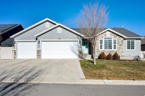 Photo of 503 FIRESTONE DR, Santaquin, UT 84655 (MLS # 2133398)