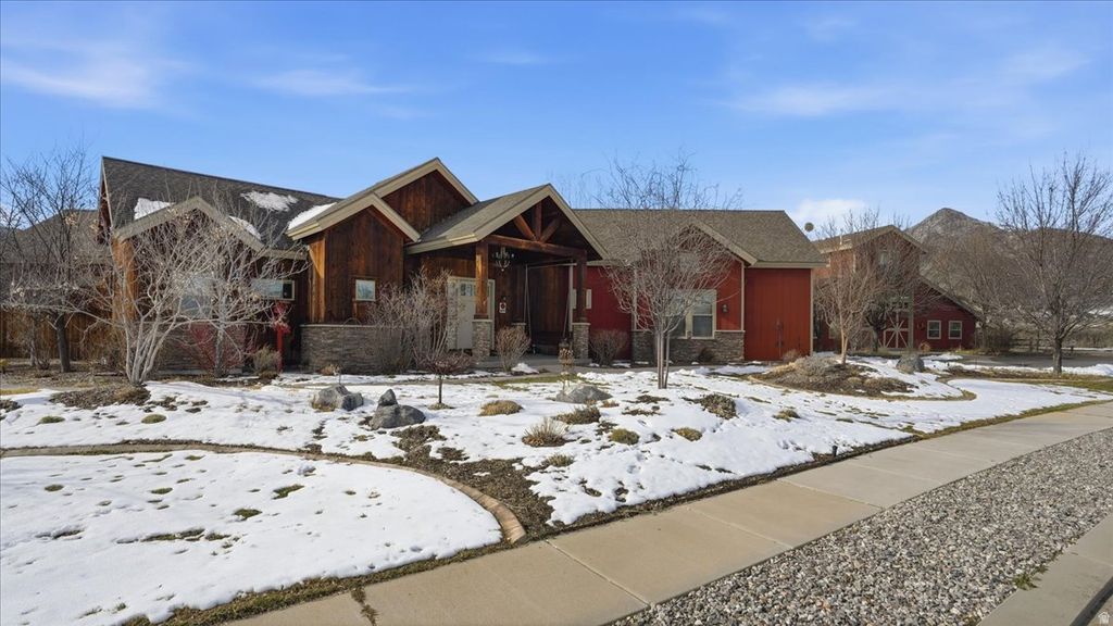 Photo of 715 SUNFLOWER LN, Midway, UT 84049 (MLS # 2139111)