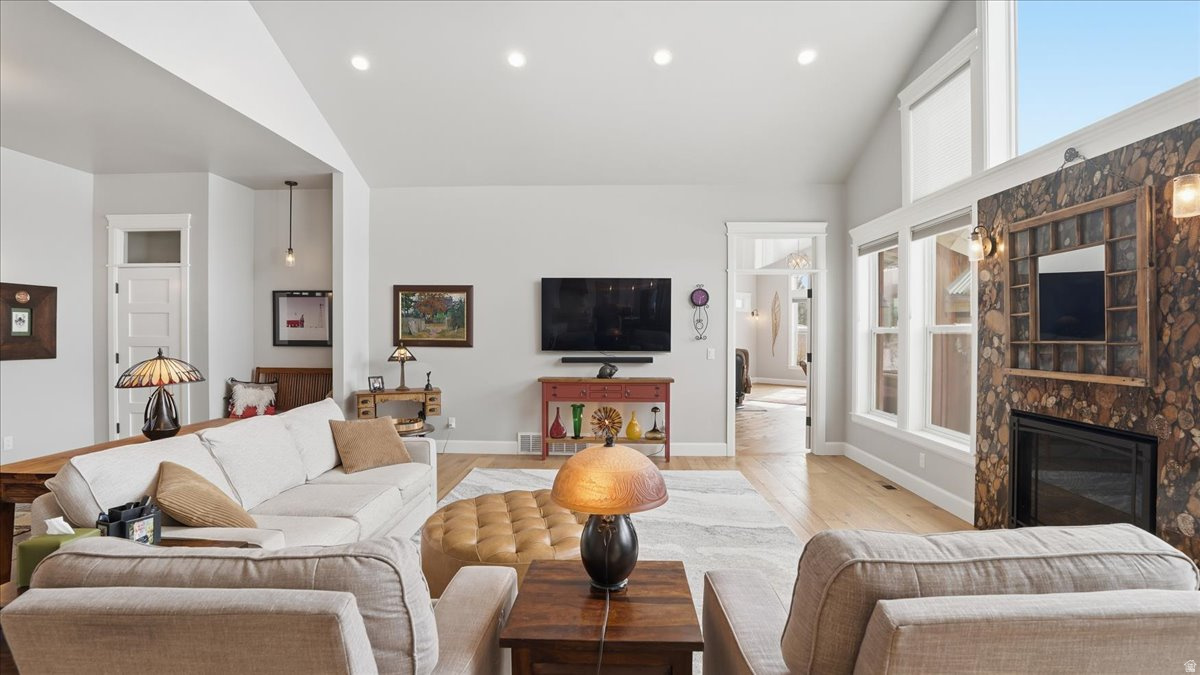 SUNFLOWER FARMS - Residential