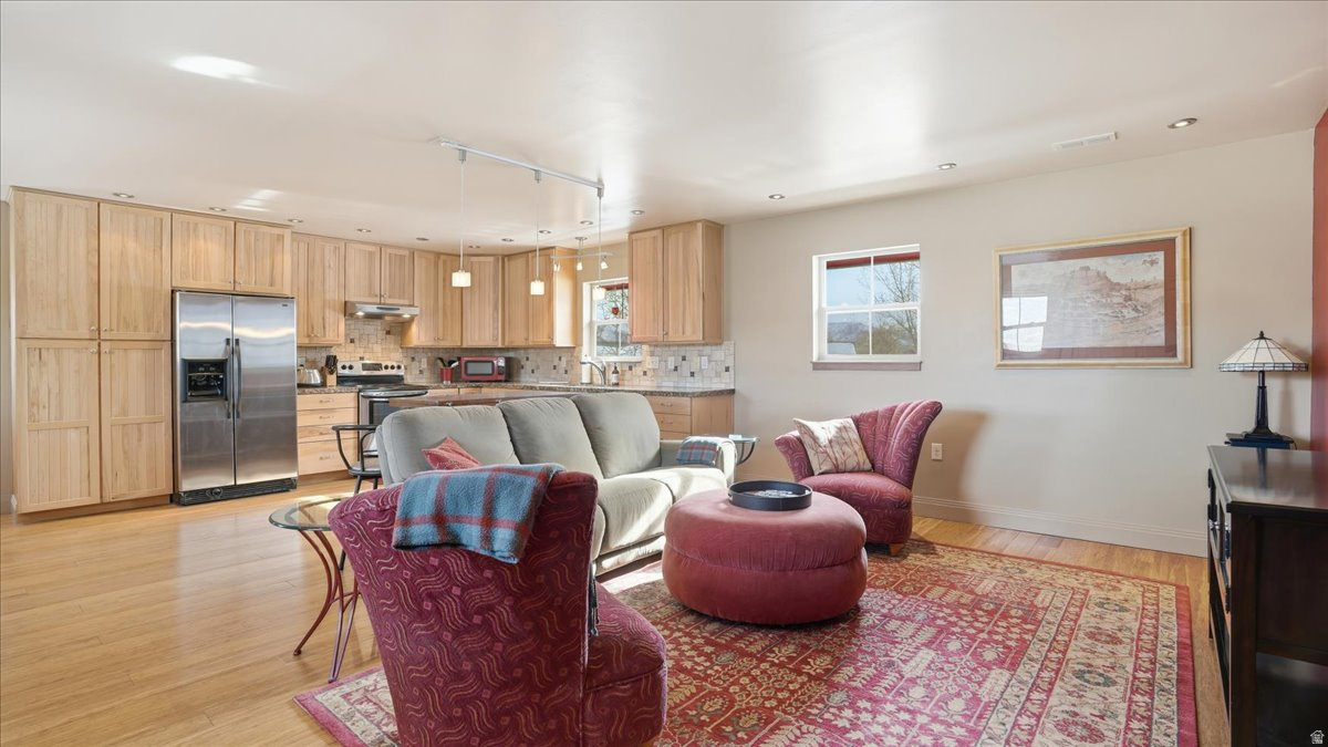 SUNFLOWER FARMS - Residential