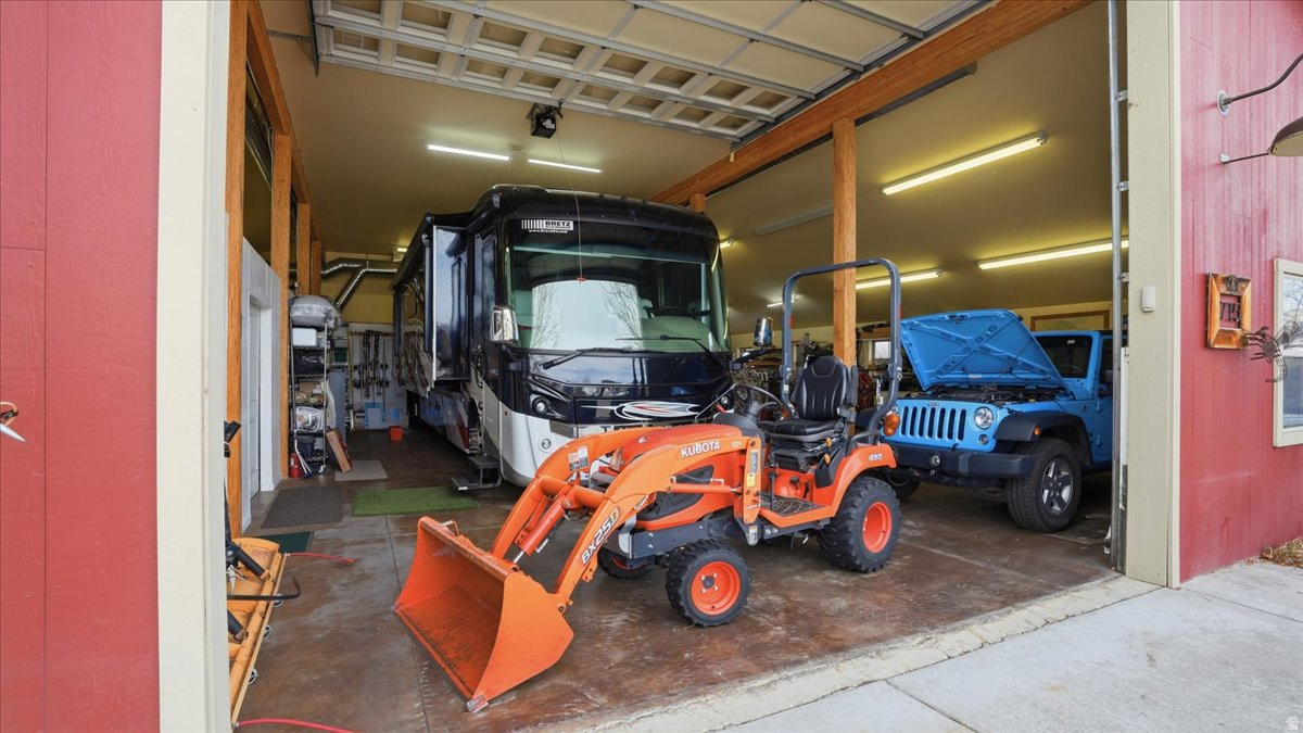 SUNFLOWER FARMS - Residential