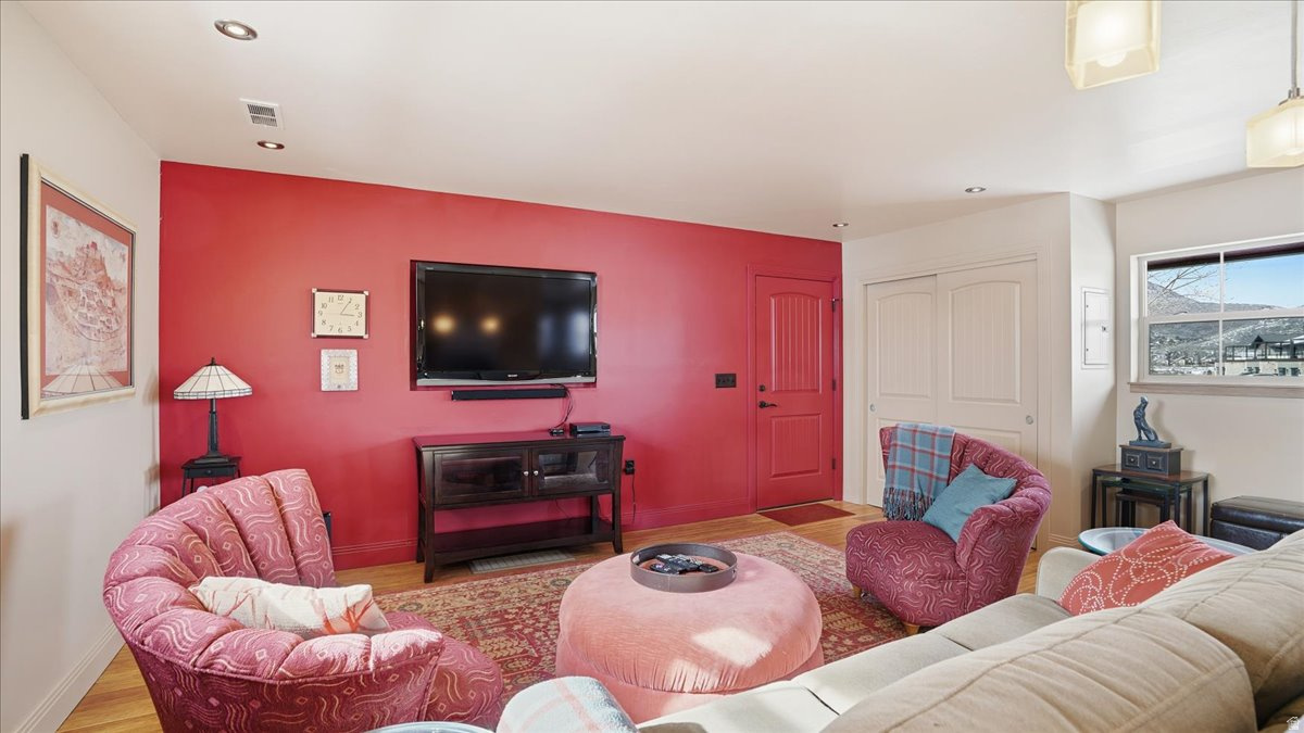 SUNFLOWER FARMS - Residential