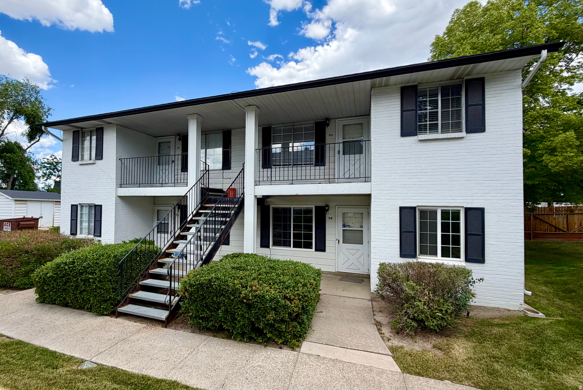 COVENTRY MANOR - Residential