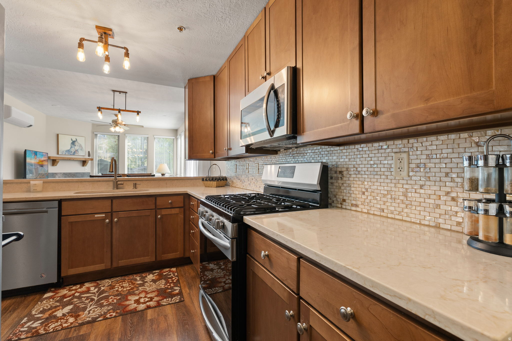 CRESTVIEW CONDOMINIUM - Residential