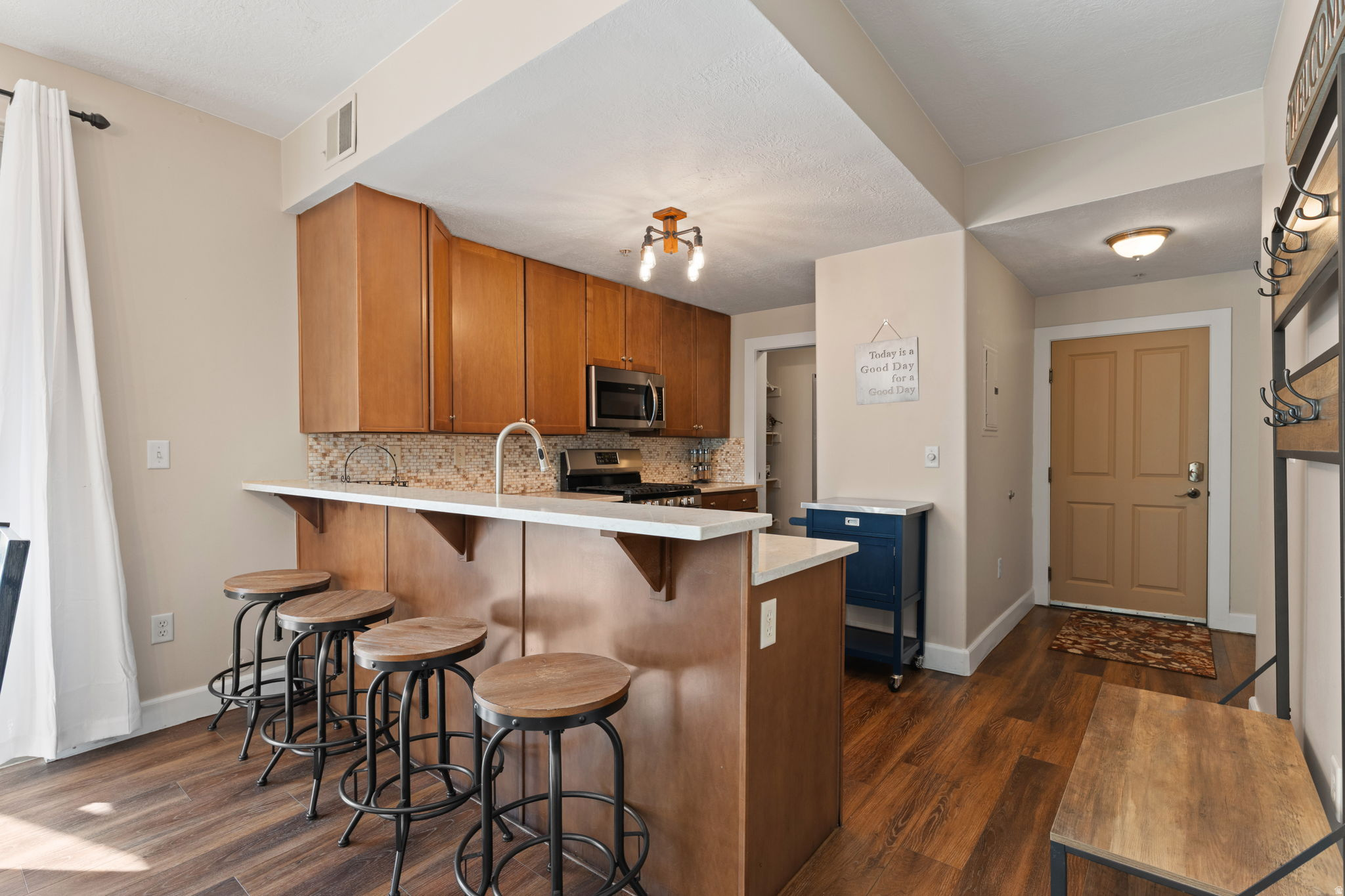 CRESTVIEW CONDOMINIUM - Residential