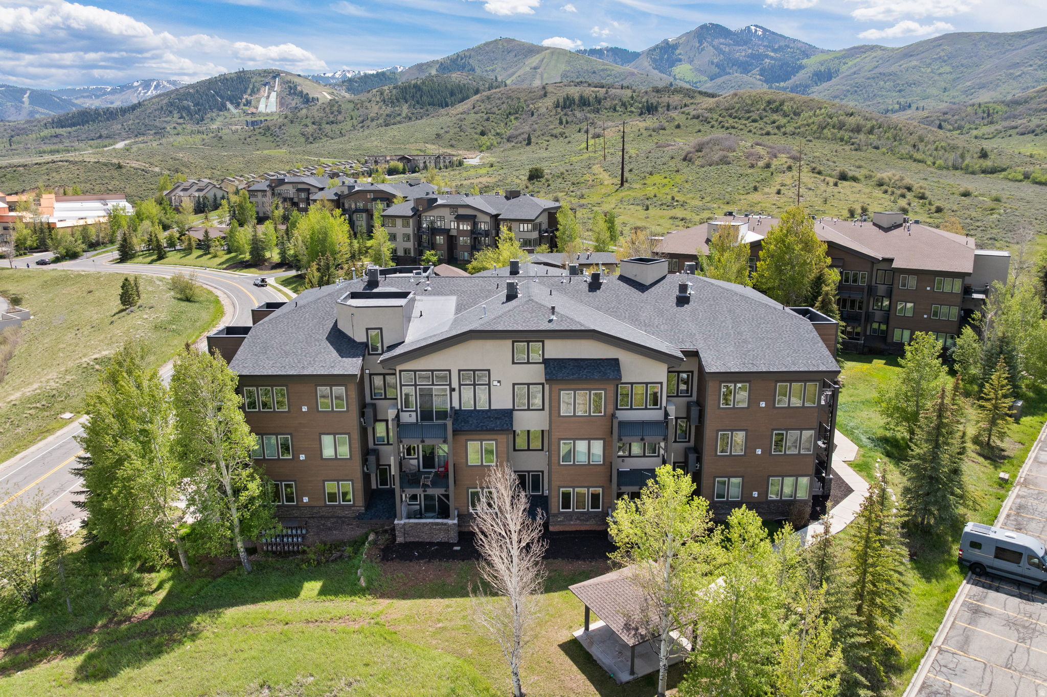 CRESTVIEW CONDOMINIUM - Residential