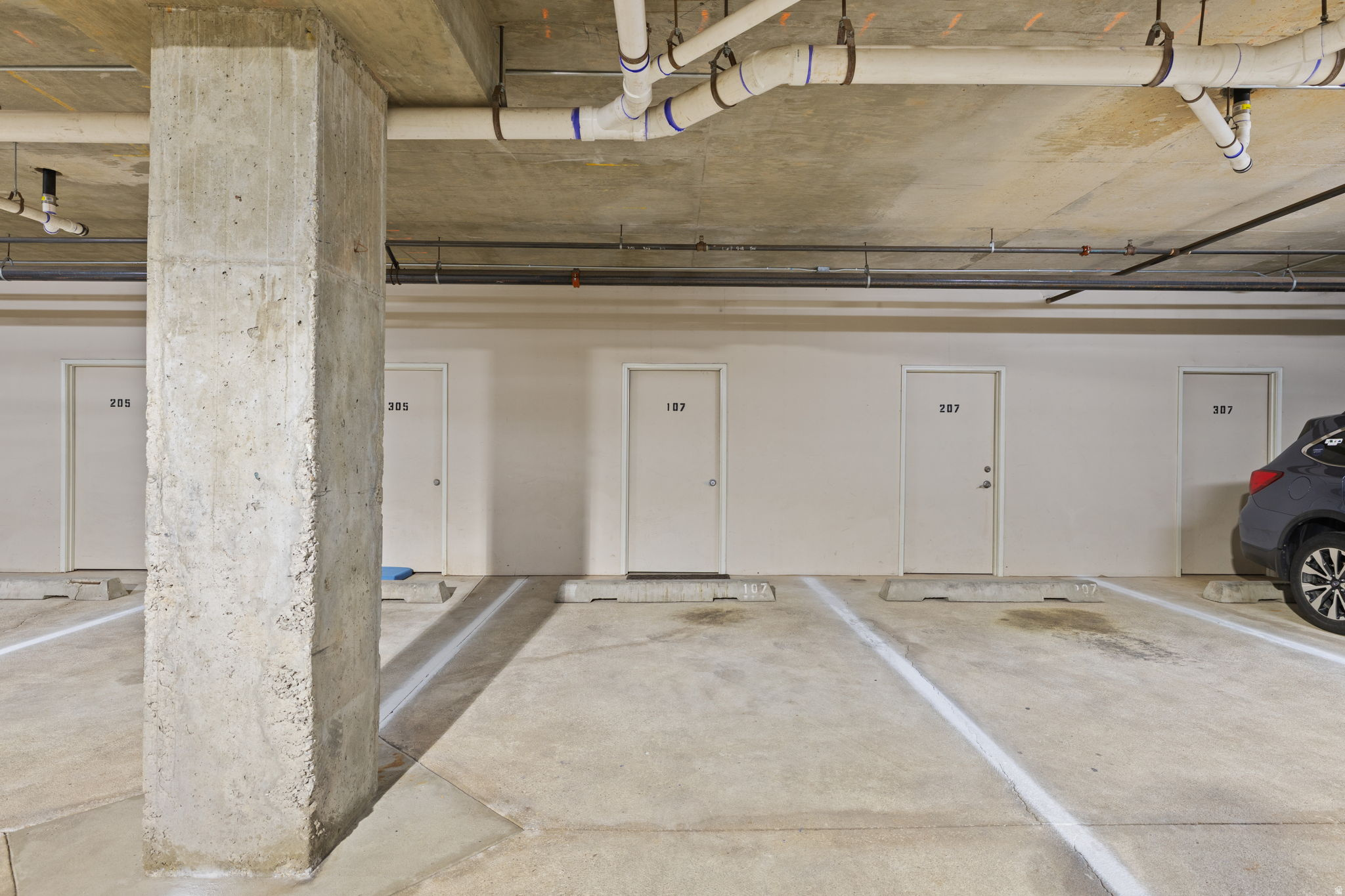 CRESTVIEW CONDOMINIUM - Residential