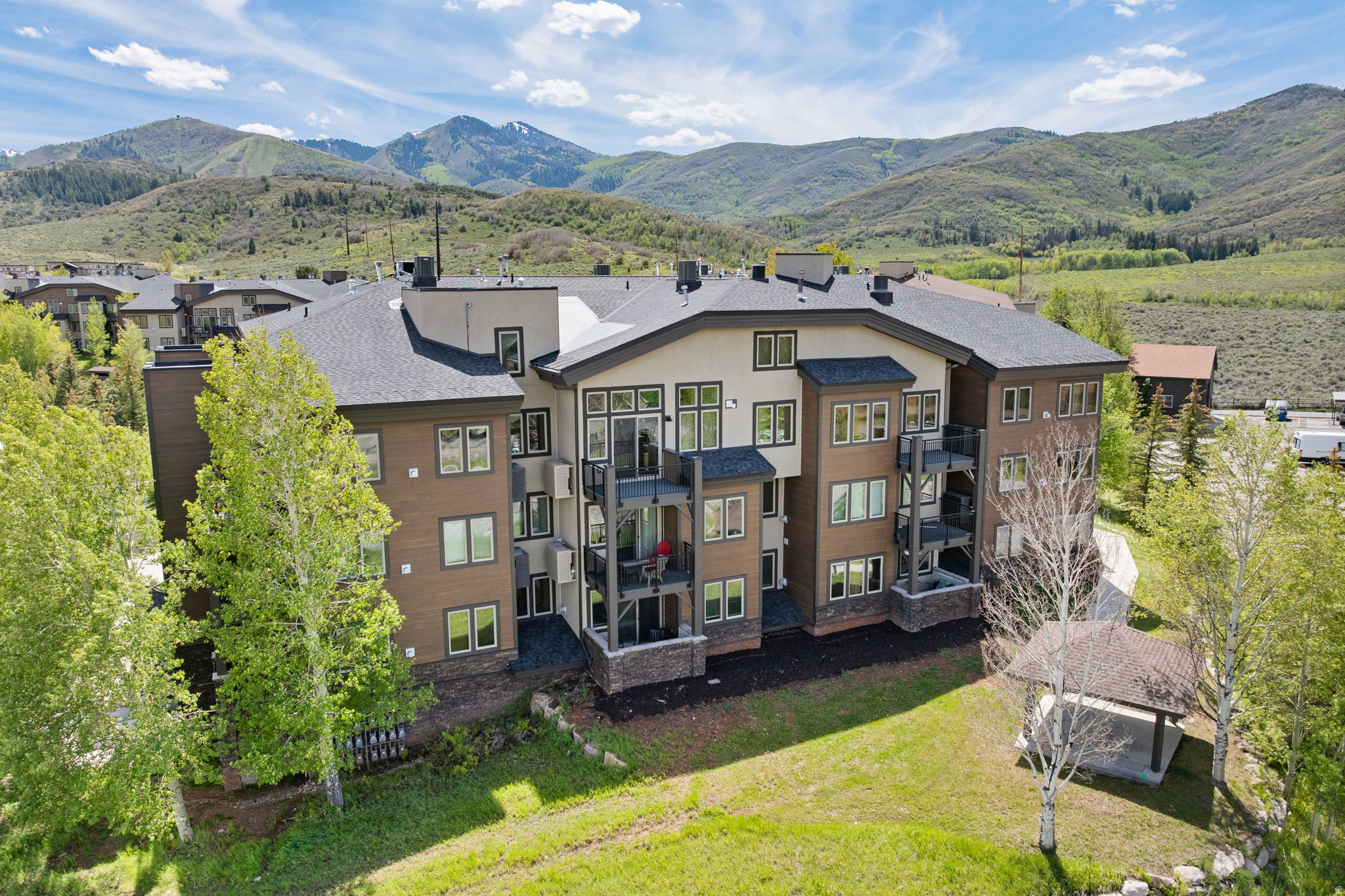 CRESTVIEW CONDOMINIUM - Residential