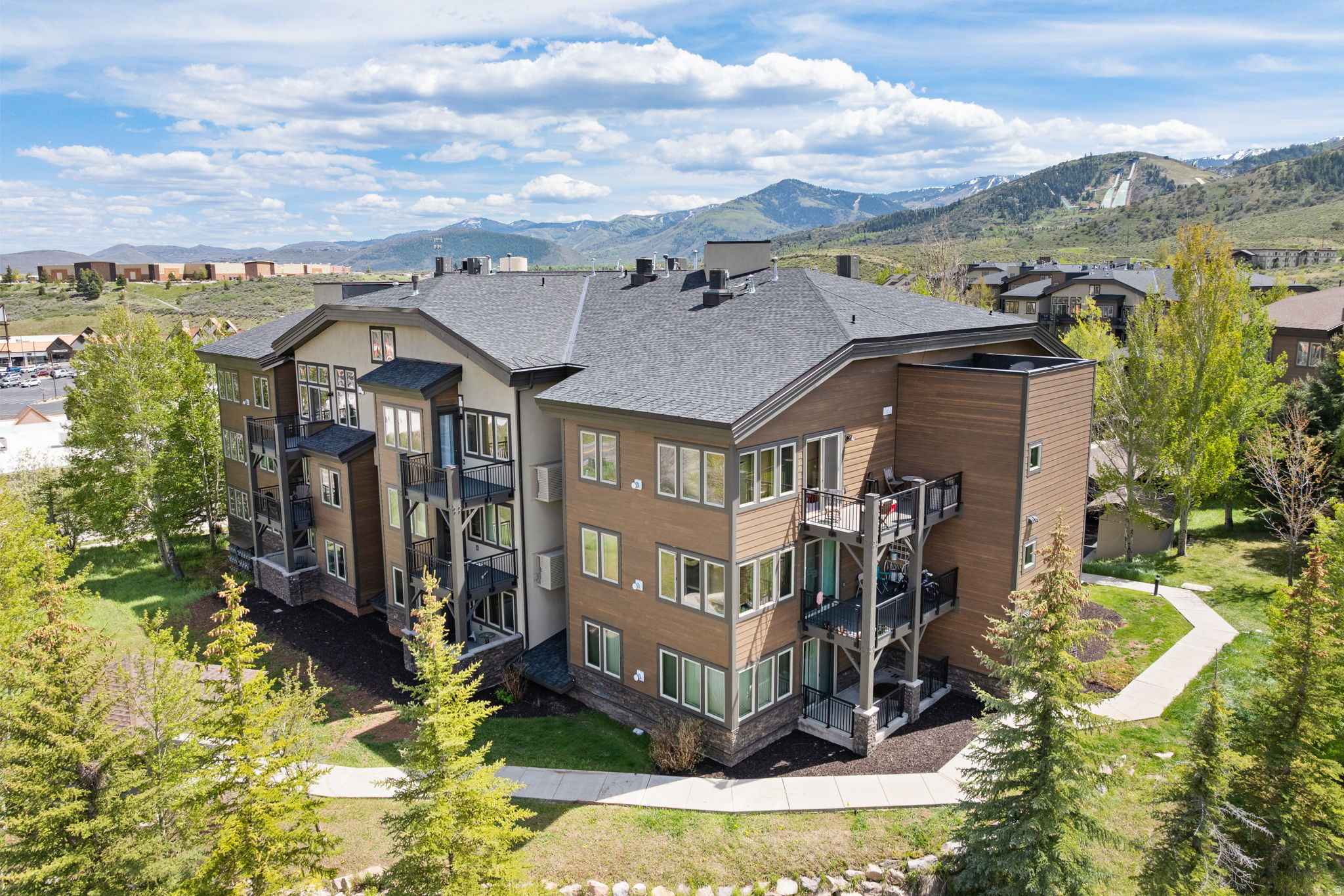 CRESTVIEW CONDOMINIUM - Residential