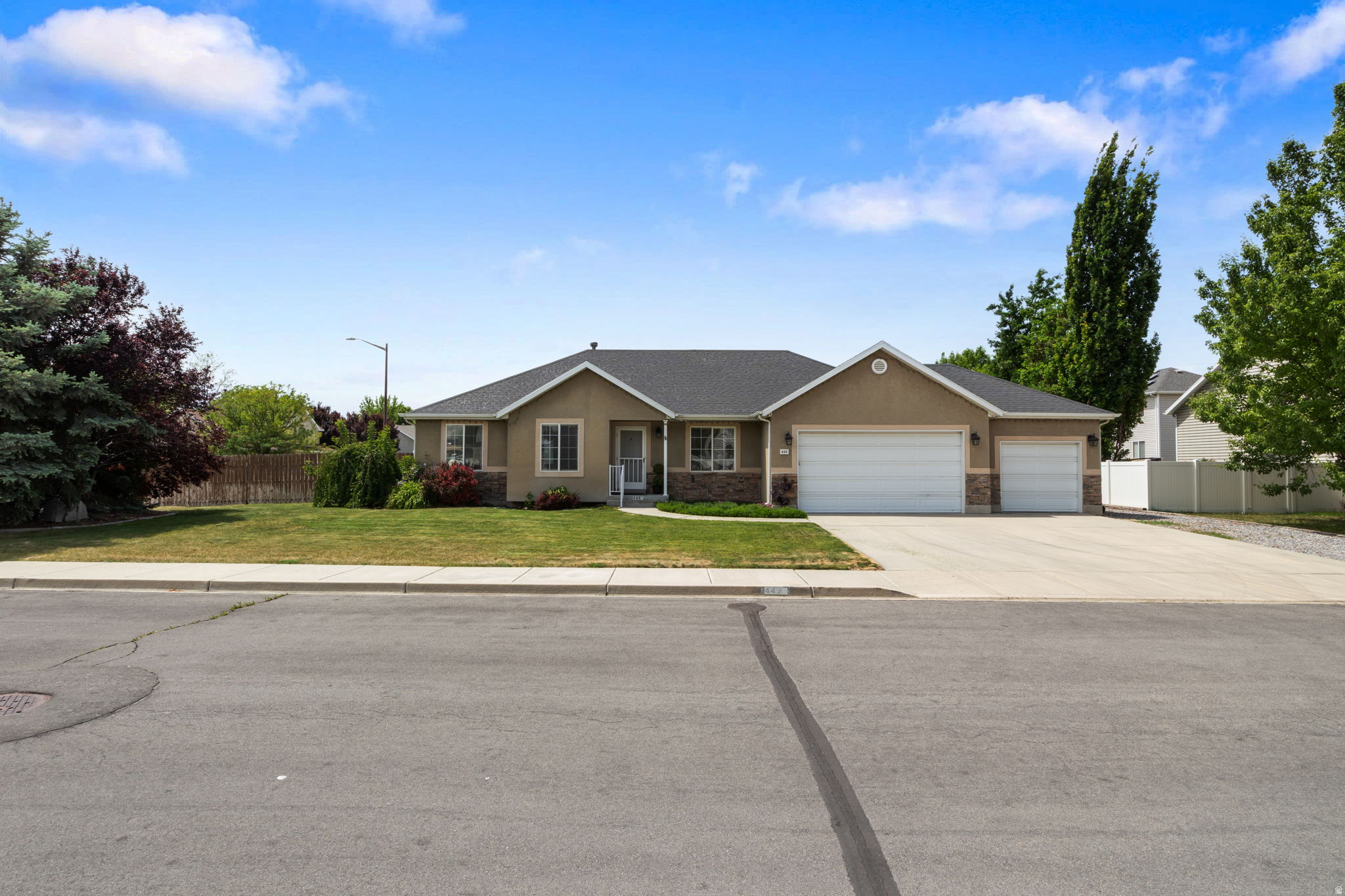 PARKMEADOW WEST - Residential