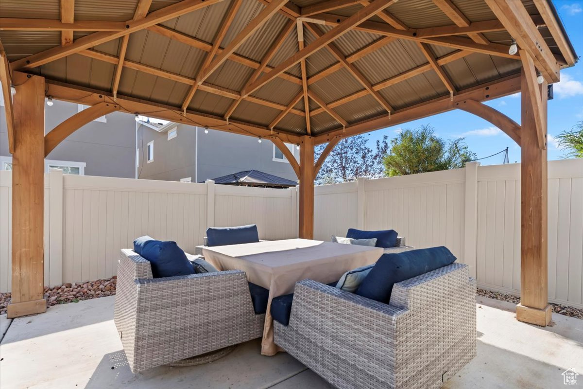 ANTHEM ARCHES - Residential