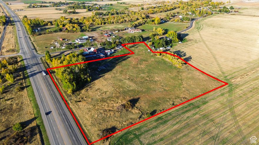 Amazing opportunity! This land includes:  Culinary water right and 4 shares of Richmond Irrigation water Pre-drilled well approved for use Septic system approved Zoned for residential, with potential for commercial or industrial development Perfect for building, farming, or investing. Contact us for more details!