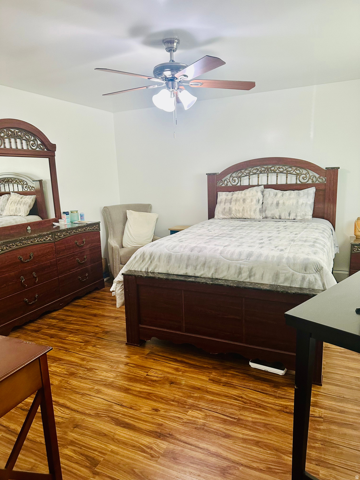 Main image without alt text