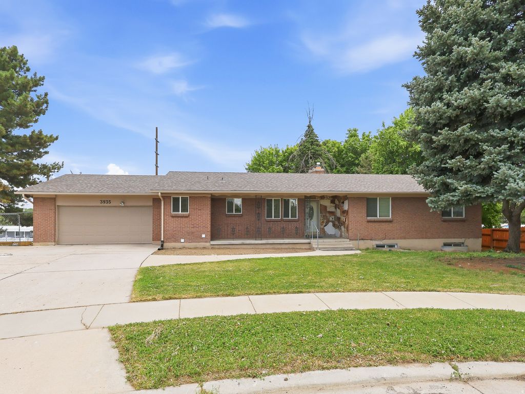 Photo of 3935 S PHARAOH CIR, Salt Lake City, UT 84123 (MLS # 2171015)