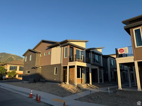 Photo of 662 E 12225 S, Draper, UT 84020 (MLS # 2100273) Photo of 662 E 12225 S, Draper, UT 84020 (MLS # 2100273)