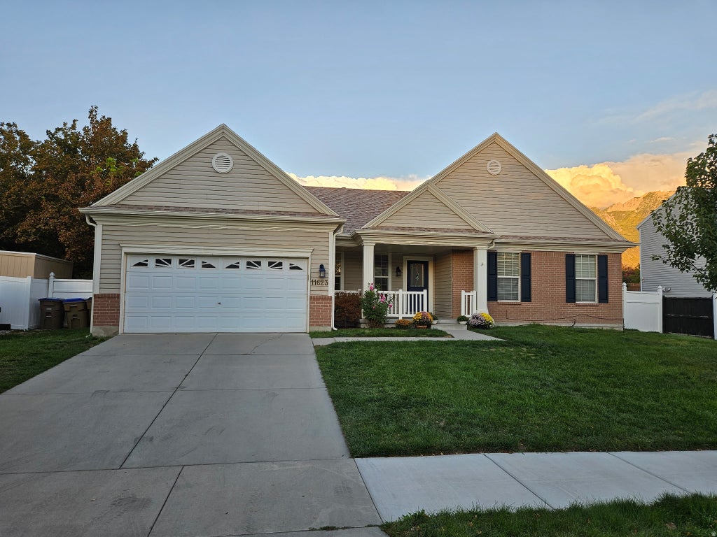 Photo of 11623 S THORNBERRY DR E, Draper, UT 84020 (MLS # 2186066)