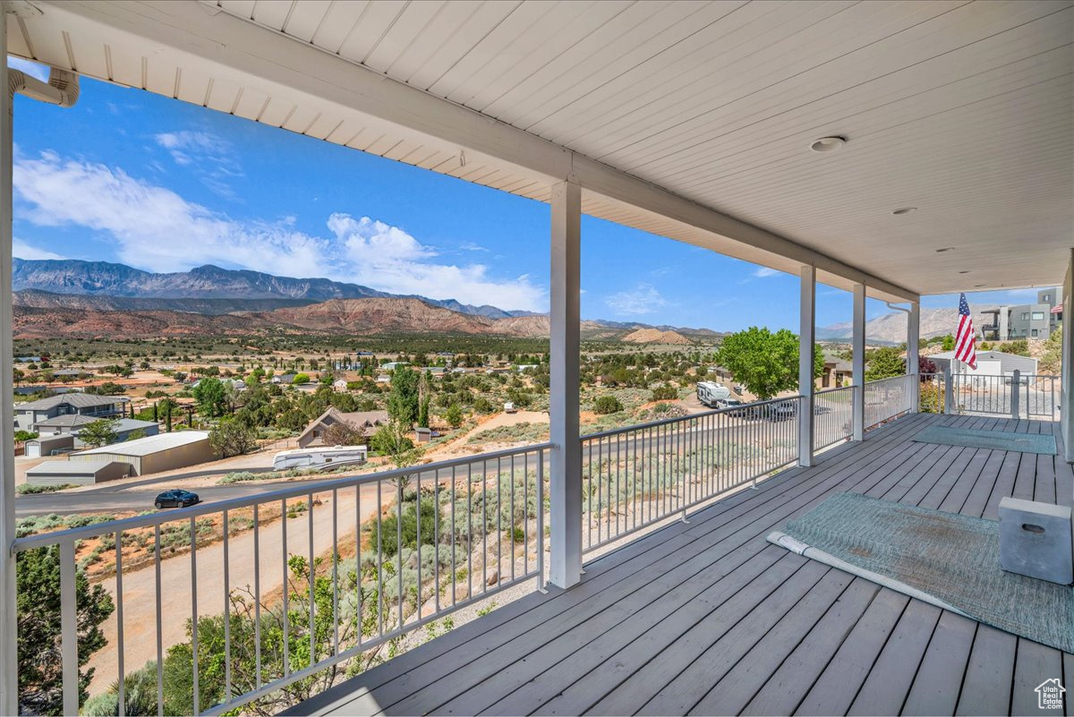 HOMESPUN VILLAGE - Residential