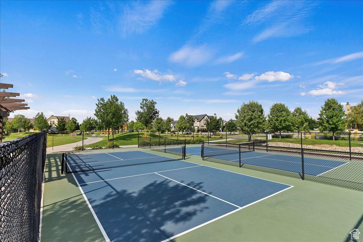 DAYBREAK GARDEN PARK - Residential