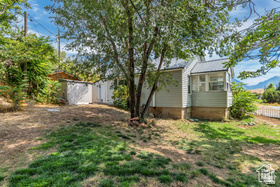 1220 N HILLSIDE DR E